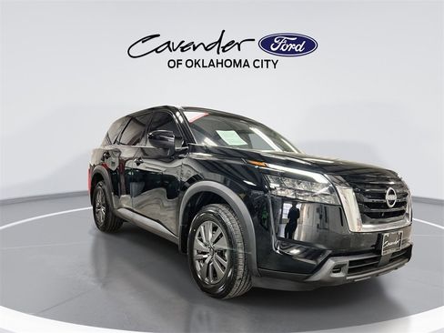 Used 2024 Nissan Pathfinder S w/ Cargo Package image 2