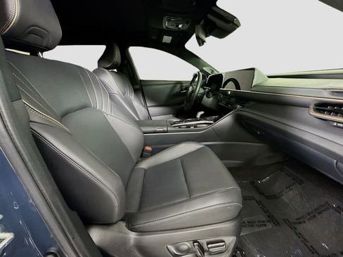 Certified 2025 Toyota Crown Signia AWD/4WD image 30