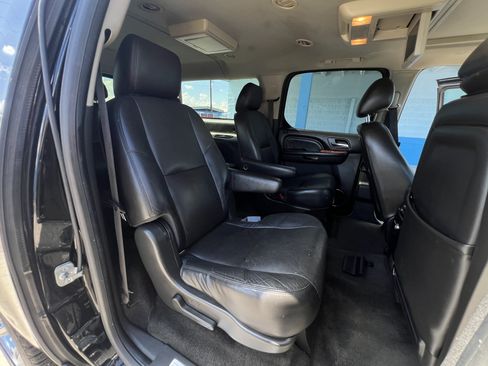 Used 2013 Cadillac Escalade ESV Premium AWD/4WD image 23
