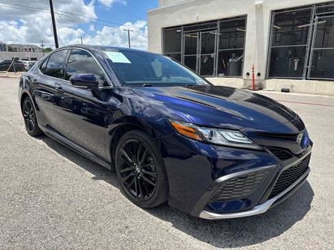 Used 2022 Toyota Camry XSE FWD image 5
