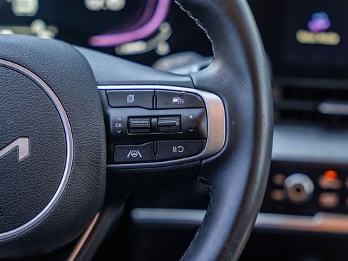 Used 2025 Kia Sportage EX image 26