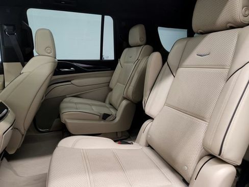 Used 2023 Cadillac Escalade ESV Premium Luxury AWD/4WD image 33