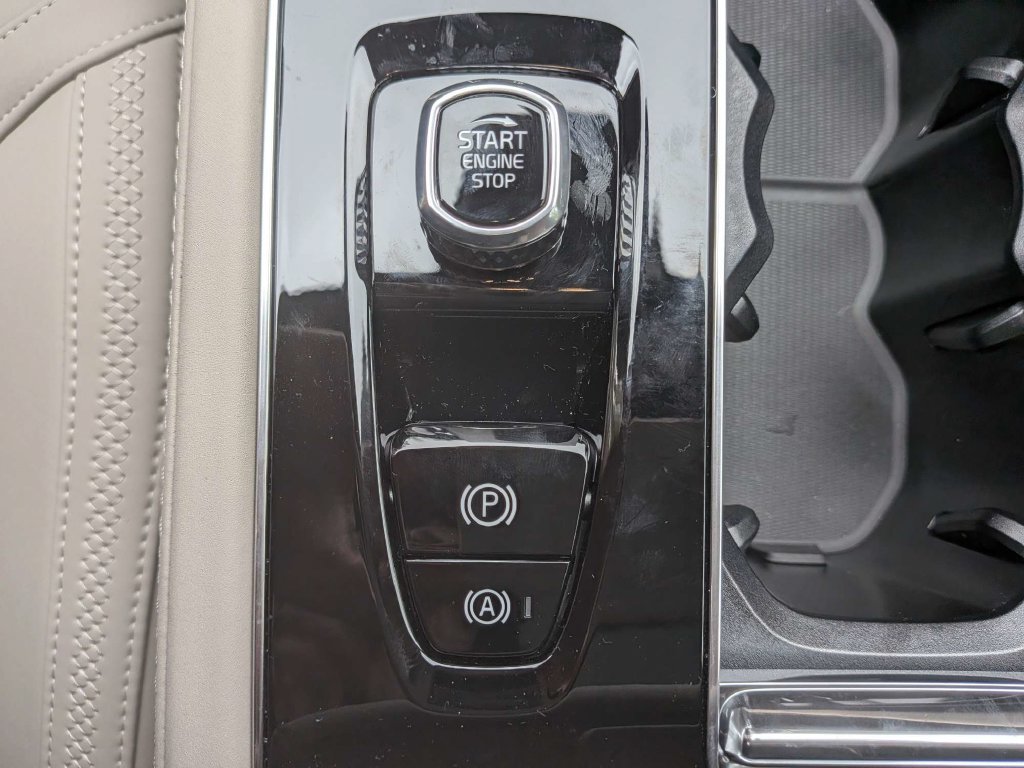 New 2027 Volvo XC90 T8 Plus AWD/4WD image 25