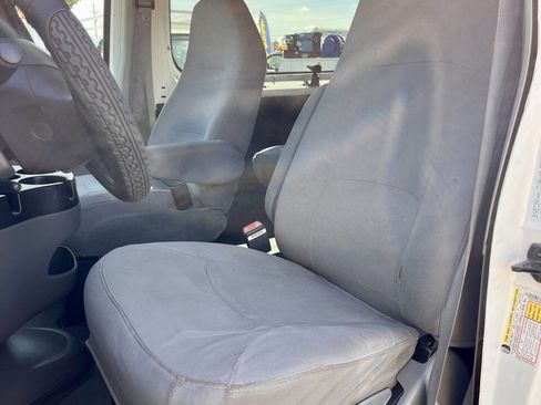 Used 2006 Ford E-350 and Econoline 350 XL RWD image 12