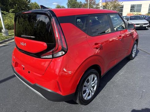 Used 2025 Kia Soul LX image 5