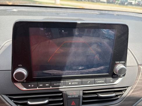 Used 2025 Nissan Altima 2.5 SV FWD image 18