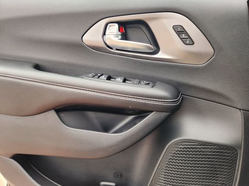 New 2026 Chrysler Pacifica Select w/ S Appearance Package image 18