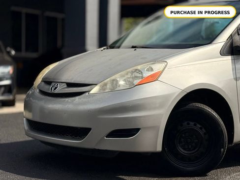 Used 2009 Toyota Sienna CE FWD image 2