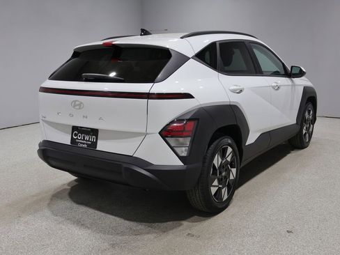 Used 2025 Hyundai Kona SEL FWD image 2