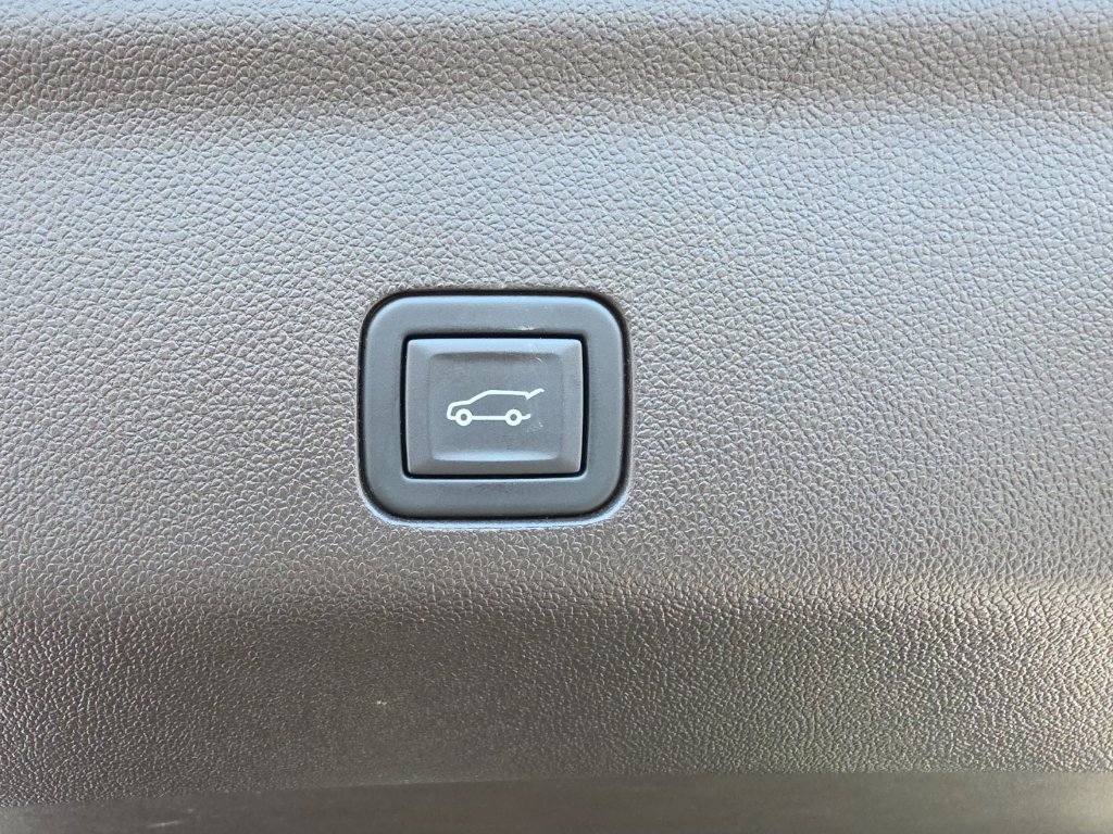 Used 2023 GMC Yukon XL Denali w/ Denali Reserve Package AWD/4WD image 14