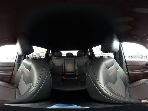 Used 2025 Jeep Compass Trailhawk image 41