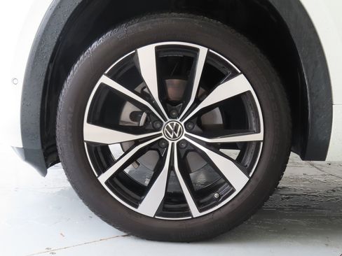 Used 2024 Volkswagen Atlas Cross Sport SEL Premium R-Line AWD/4WD image 30