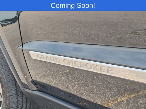 Used 2013 Jeep Grand Cherokee Overland AWD/4WD image 12