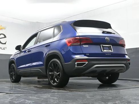 Used 2023 Volkswagen Taos SE w/ Panoramic Sunroof Package FWD image 5