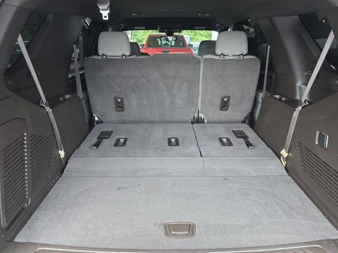 Used 2022 GMC Yukon SLE w/ Gmc Pro Safety Plus Package RWD image 11