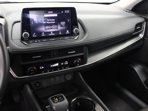 Used 2025 Nissan Rogue SV FWD image 16