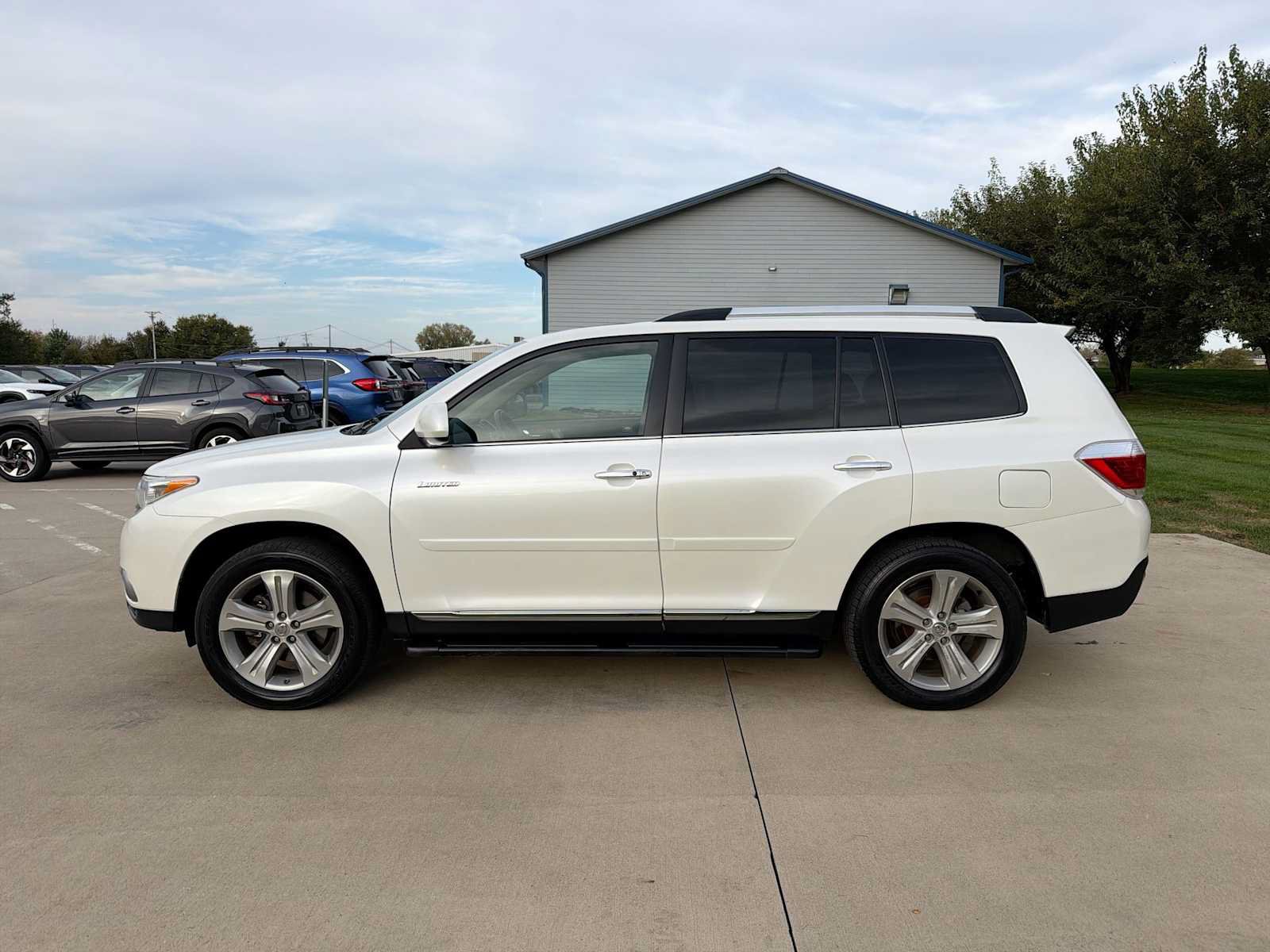 Used 2013 Toyota Highlander Limited AWD/4WD image 3