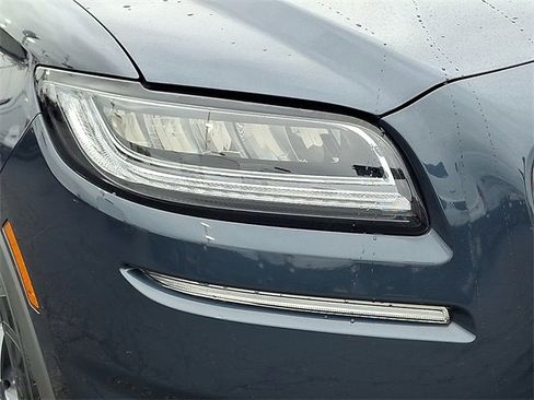 Used 2022 Lincoln Nautilus FWD image 9