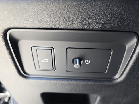 New 2026 Land Rover Discovery Limited Edition image 28