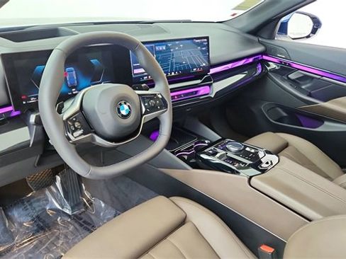 Used 2025 BMW 540i xDrive image 18