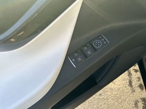 Used 2020 Tesla Model X Long Range image 17