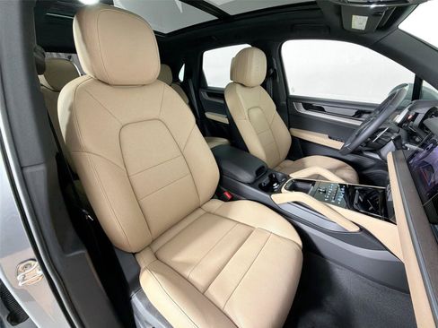 Certified 2026 Porsche Cayenne AWD/4WD image 27