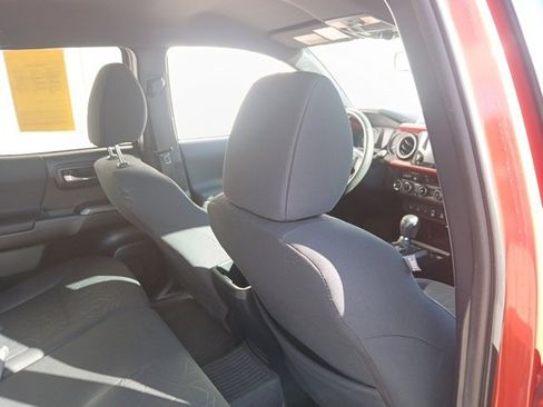 Used 2018 Toyota Tacoma TRD Off-Road image 29