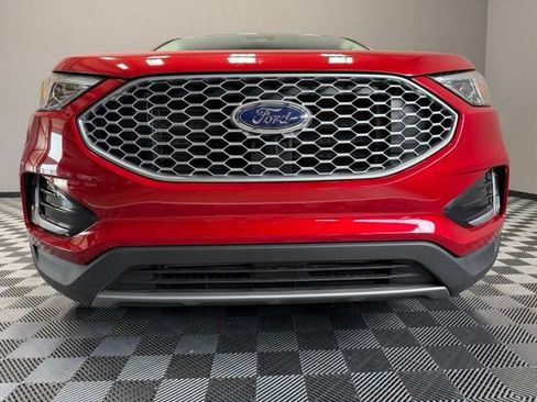 Used 2024 Ford Edge SEL w/ Convenience Package AWD/4WD image 3