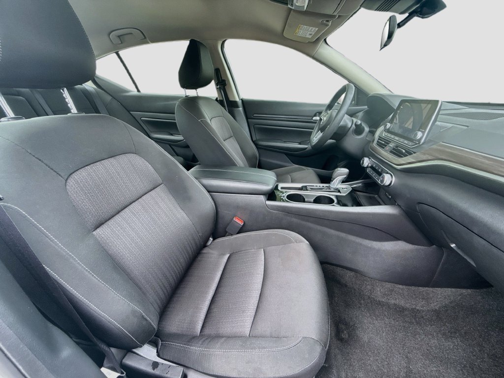 Used 2024 Nissan Altima 2.5 SV FWD image 30