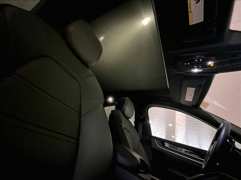 Used 2025 Porsche Cayenne Coupe image 25