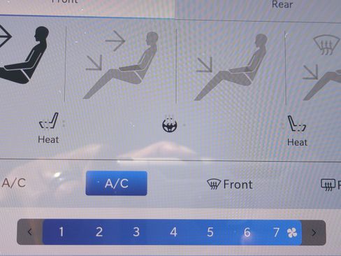 Certified 2023 Chrysler Pacifica Touring-L image 23