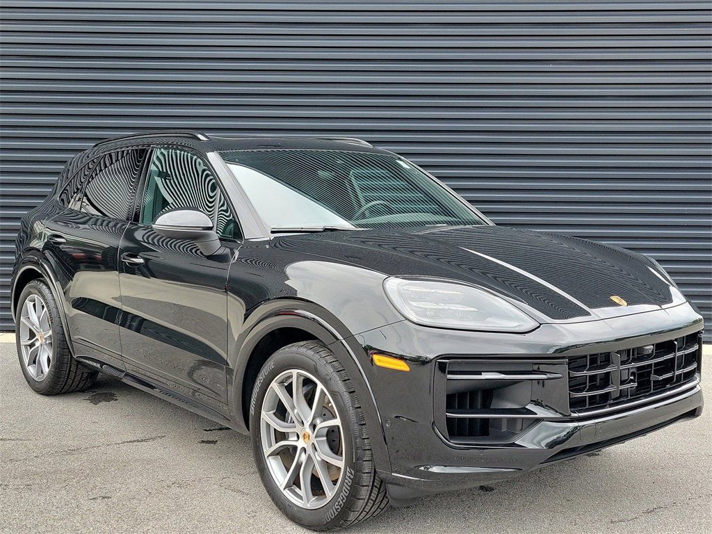 Certified 2025 Porsche Cayenne AWD/4WD image 9