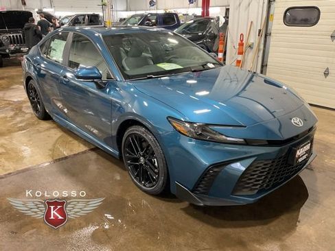 New 2026 Toyota Camry SE FWD image 1