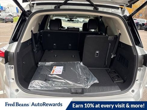 New 2025 Nissan Pathfinder SL w/ Lighting Package (N92) image 10