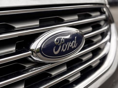 Used 2024 Ford Edge Titanium image 28