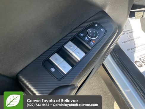 Used 2025 Mitsubishi Outlander SE image 11