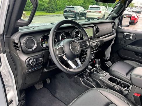 Used 2023 Jeep Wrangler Unlimited Sahara w/ Cold Weather Group AWD/4WD image 8