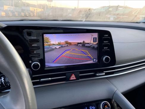 Used 2022 Hyundai Elantra SEL w/ Convenience Package FWD image 28