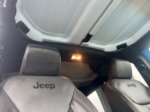 Used 2017 Jeep Wrangler Unlimited Rubicon w/ Connectivity Group image 20