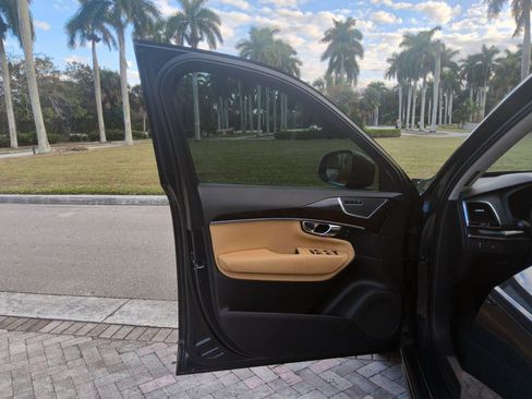 Used 2016 Volvo XC90 T6 Momentum image 16