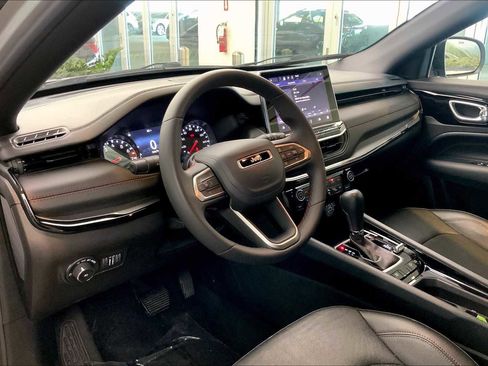 Used 2024 Jeep Compass Trailhawk image 15