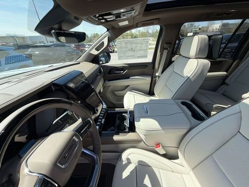 New 2026 GMC Yukon XL Denali w/ Denali Reserve Package image 19
