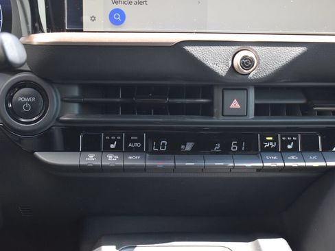 Used 2023 Toyota Crown AWD/4WD image 12
