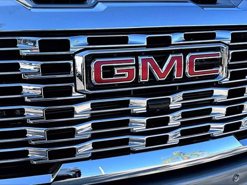 Used 2025 GMC Sierra 2500 Denali w/ Denali Reserve Package image 30