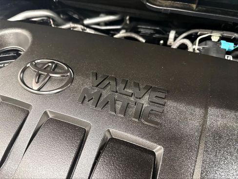 Used 2018 Toyota C-HR XLE FWD image 29