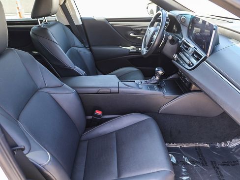 Used 2022 Lexus ES 300h w/ Premium Package image 16