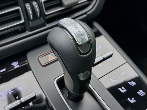 Certified 2025 Porsche Macan image 21