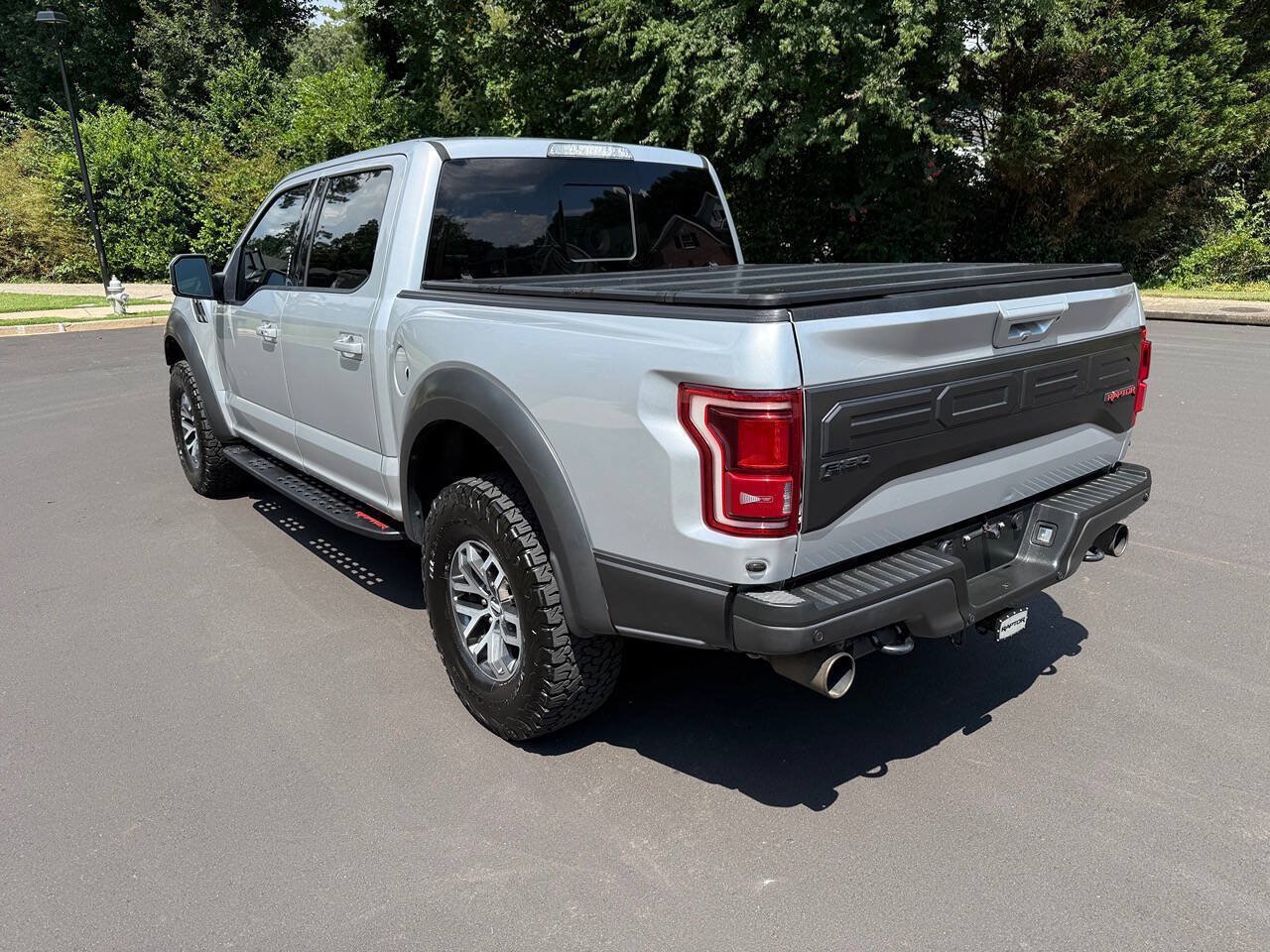 Used 2017 Ford F150 Raptor w/ Equipment Group 802A Luxury AWD/4WD image 4