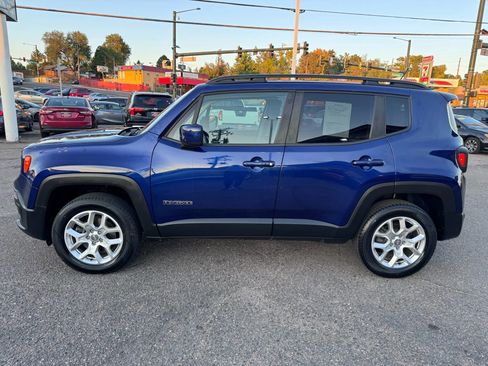 Used 2017 Jeep Renegade Latitude w/ Cold Weather Group image 5