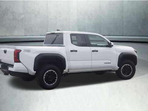 Used 2024 Toyota Tacoma TRD Off-Road AWD/4WD image 9
